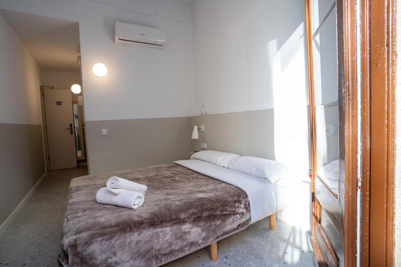 Hostal Hera Барселона Екстериор снимка
