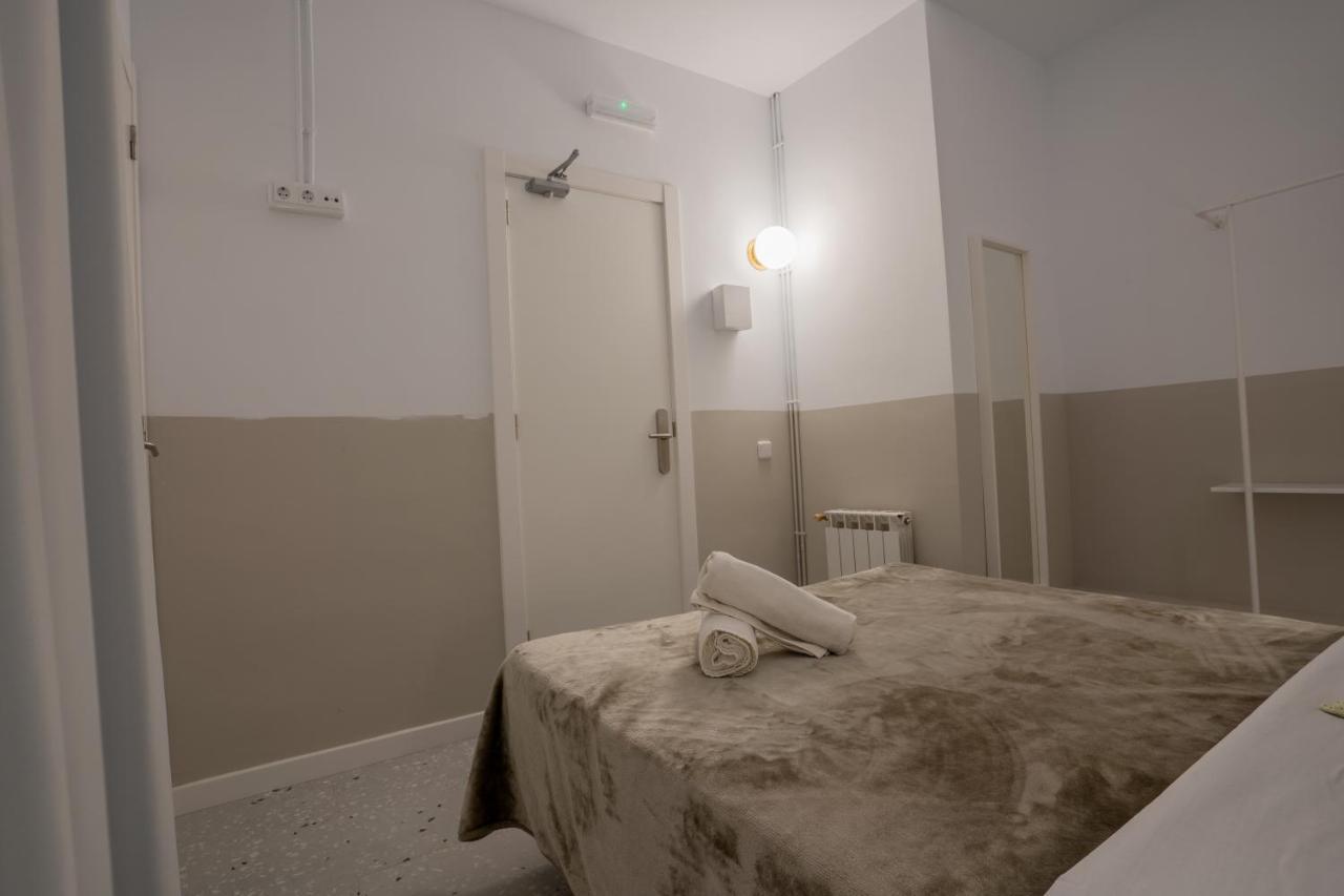 Hostal Hera Барселона Екстериор снимка
