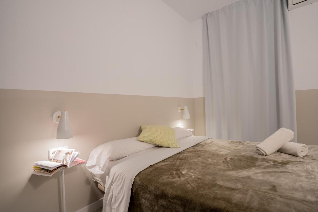 Hostal Hera Барселона Екстериор снимка