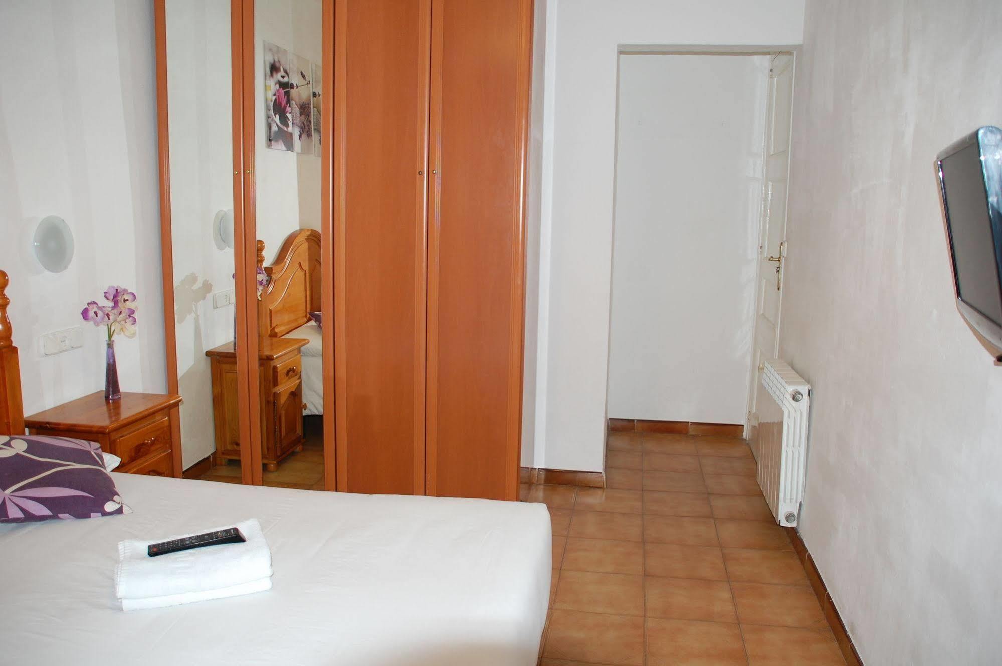 Hostal Hera Барселона Екстериор снимка
