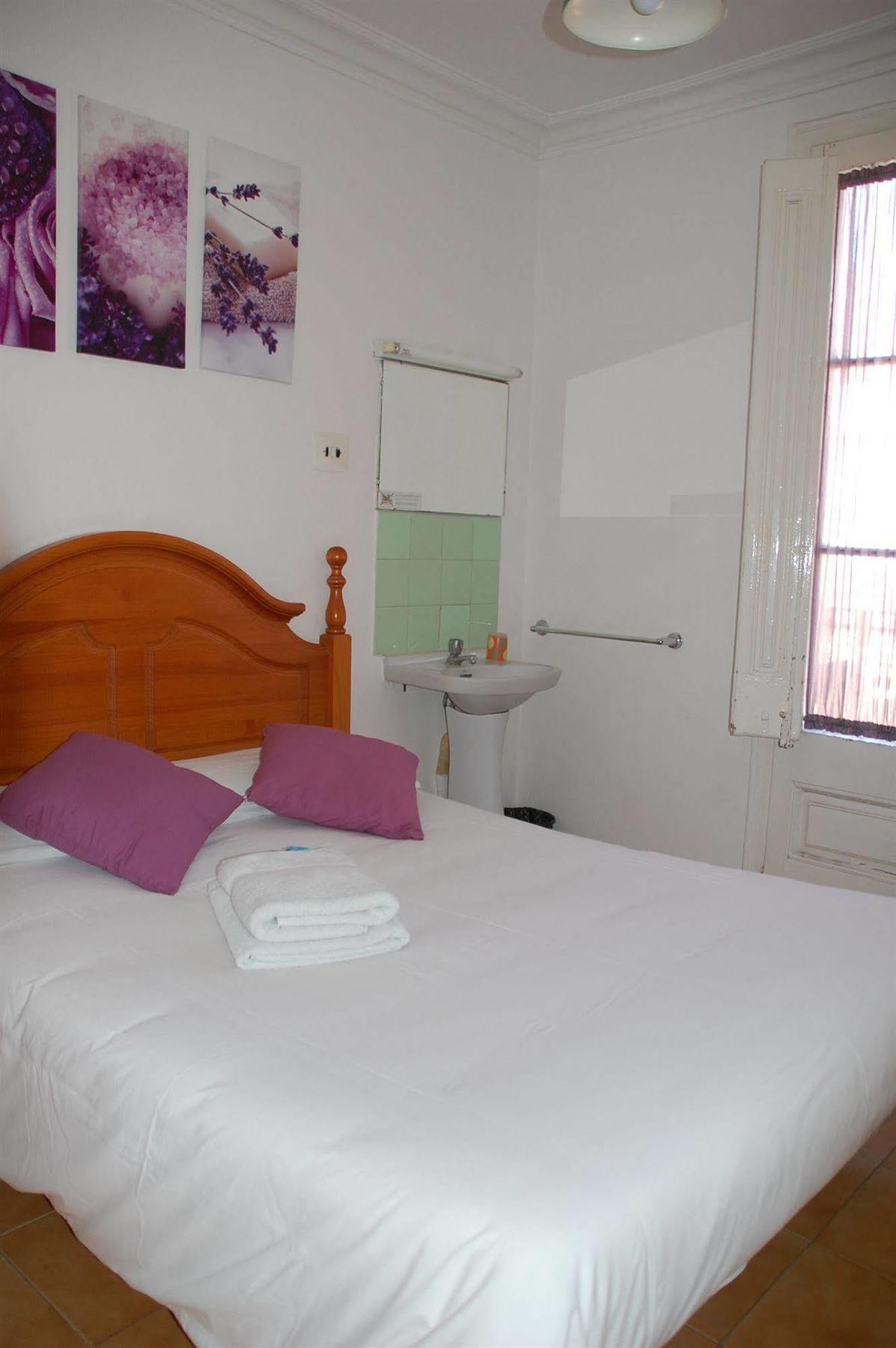 Hostal Hera Барселона Екстериор снимка